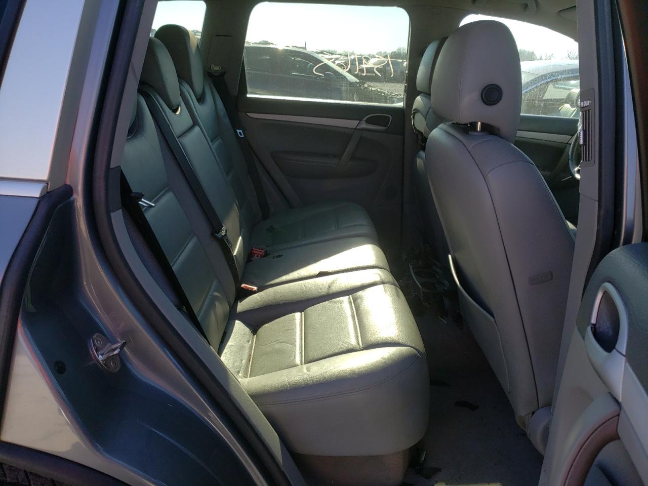 Photo 6 from auction – 2004 PORSCHE CAYENNE with VIN WP1AA29P84LA20688