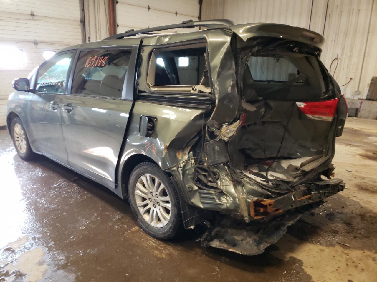 Photo 3 from auction – 2011 TOYOTA SIENNA XLE with VIN 5TDYK3DC1BS120358