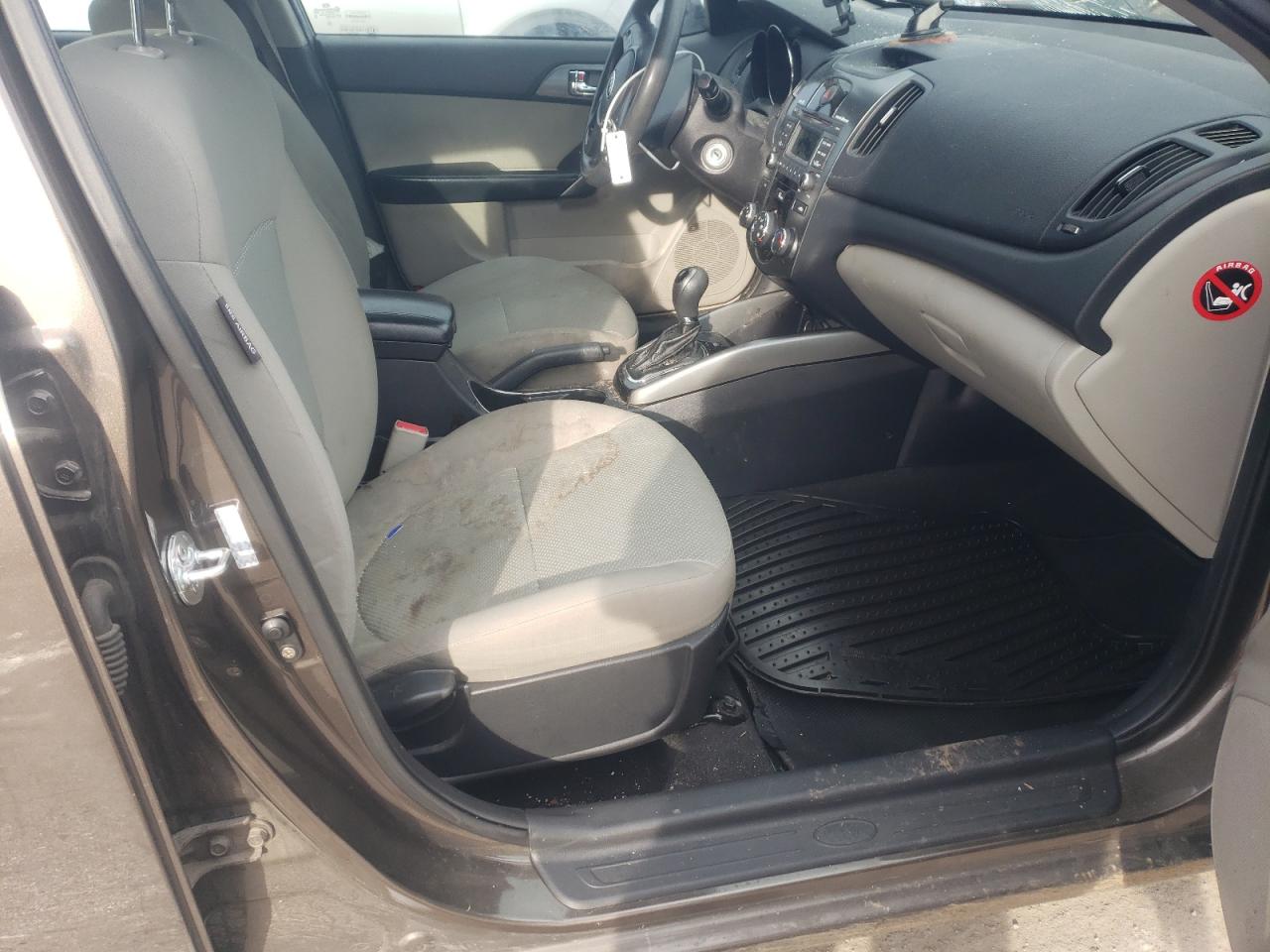 Photo 5 from auction – 2013 KIA FORTE EX with VIN KNAFU4A20D5738196
