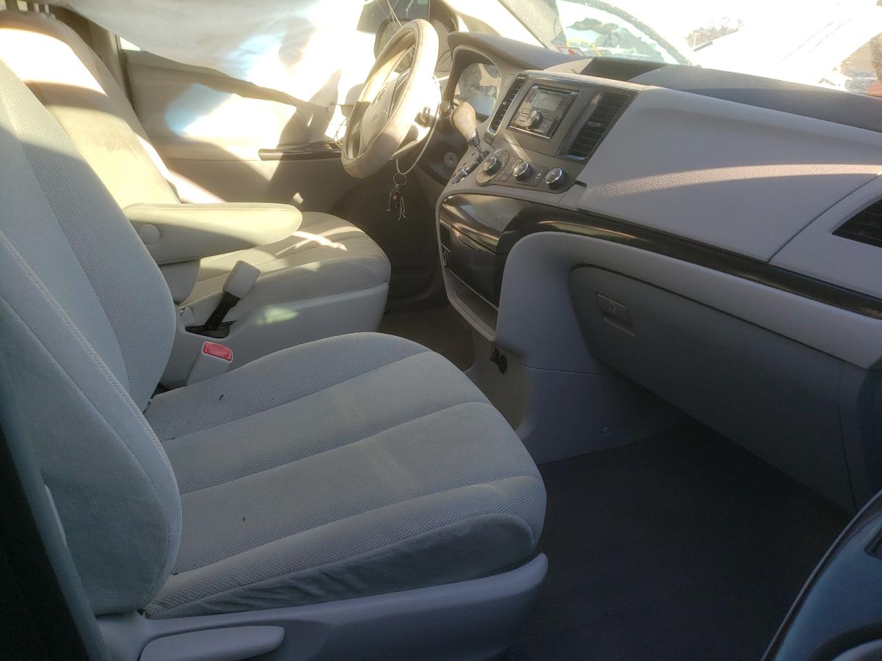 Photo 5 from auction – 2011 TOYOTA SIENNA BAS with VIN 5TDKA3DC7BS005093