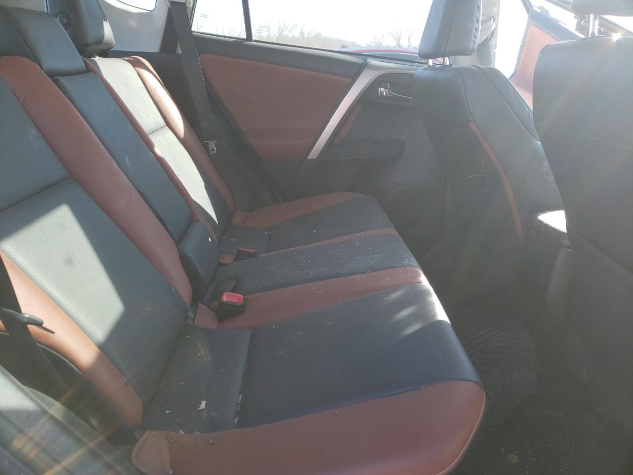 Photo 6 from auction – 2015 TOYOTA RAV4 LIMIT with VIN 2T3DFREV8FW376457