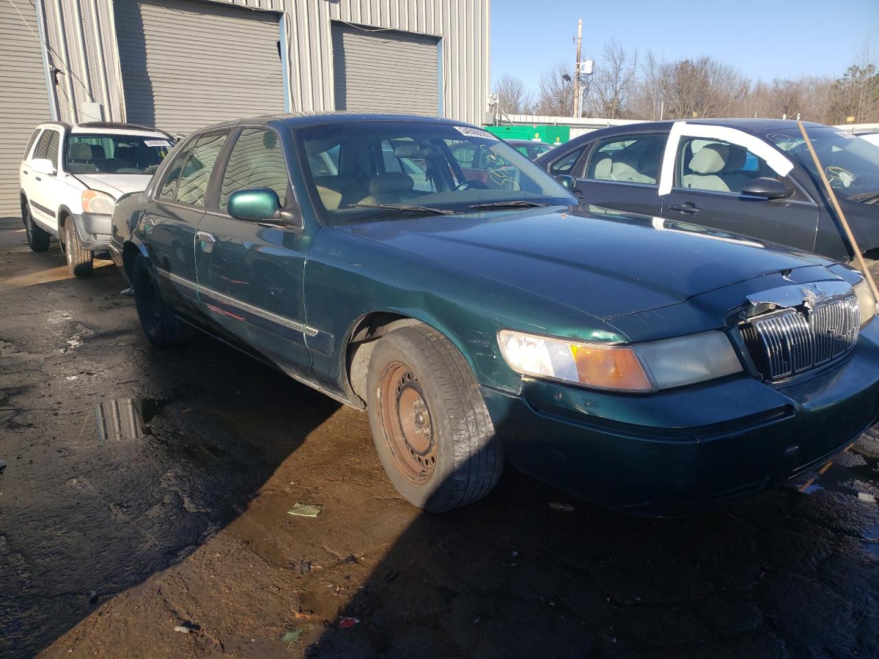 MERCURY GRAND MARQ 2000 with VIN 2MEFM74W9YX698674 - Photo from auction