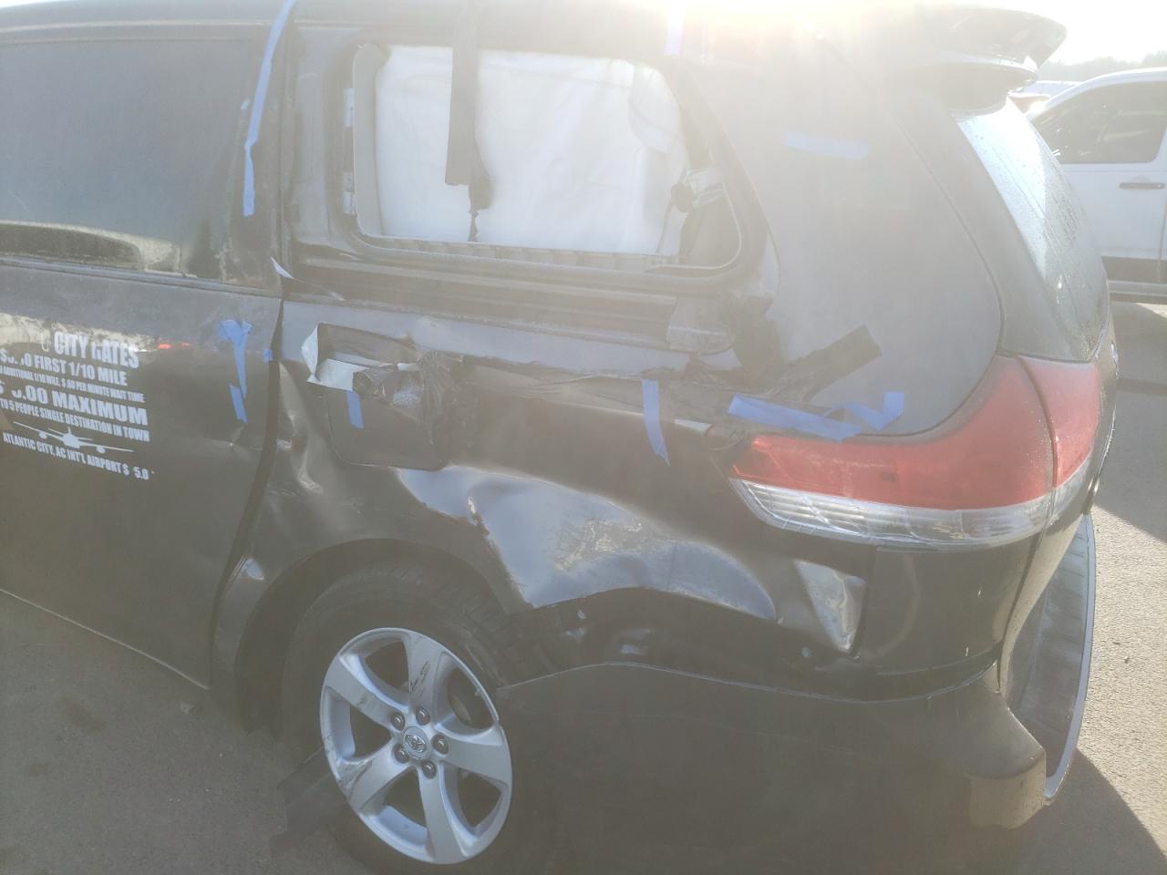 Photo 9 from auction – 2011 TOYOTA SIENNA BAS with VIN 5TDKA3DC7BS005093