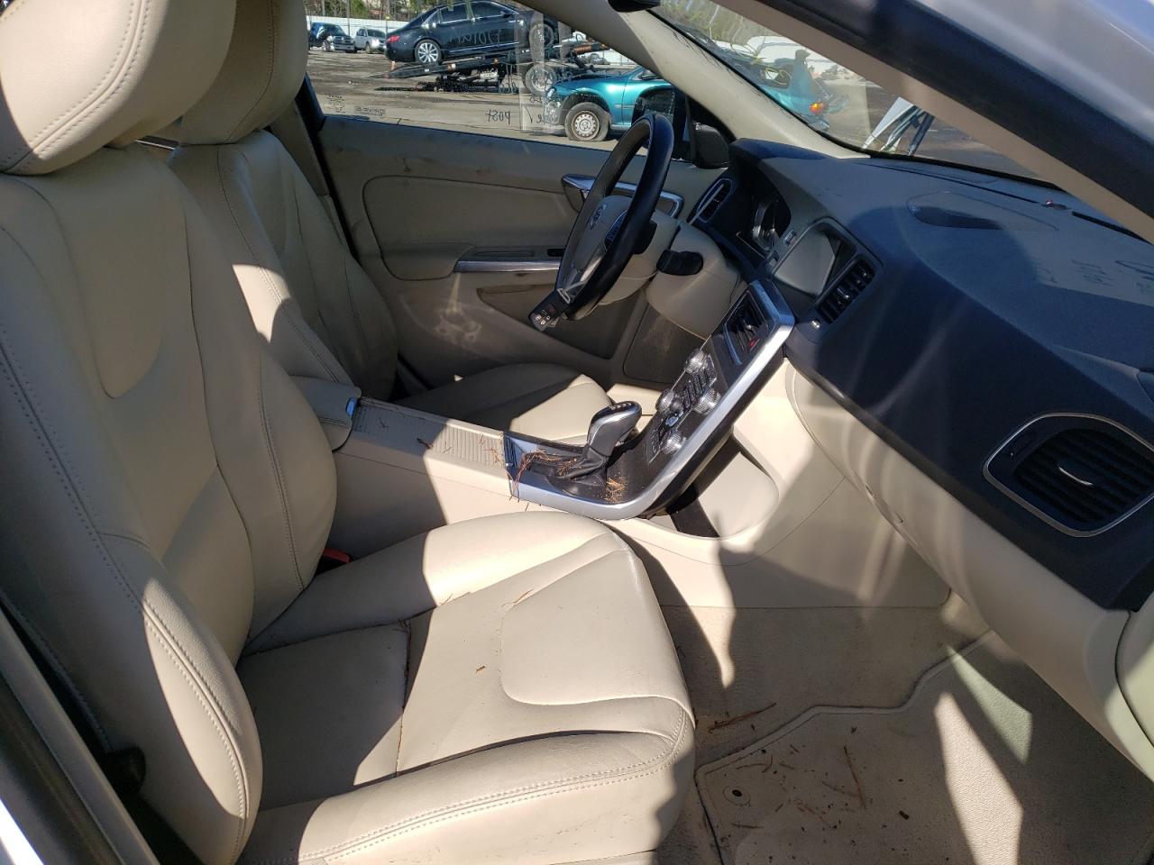 Photo 5 from auction – 2015 VOLVO S60 PLATIN with VIN YV140MFM2F1343151