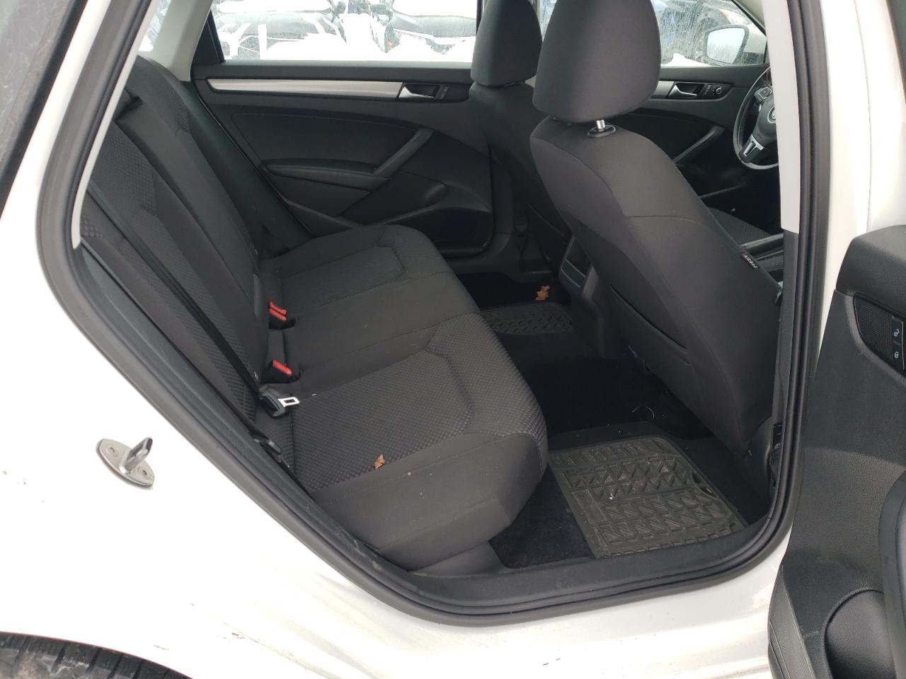 Photo 6 from auction – 2014 VOLKSWAGEN PASSAT S with VIN 1VWAS7A31EC110624