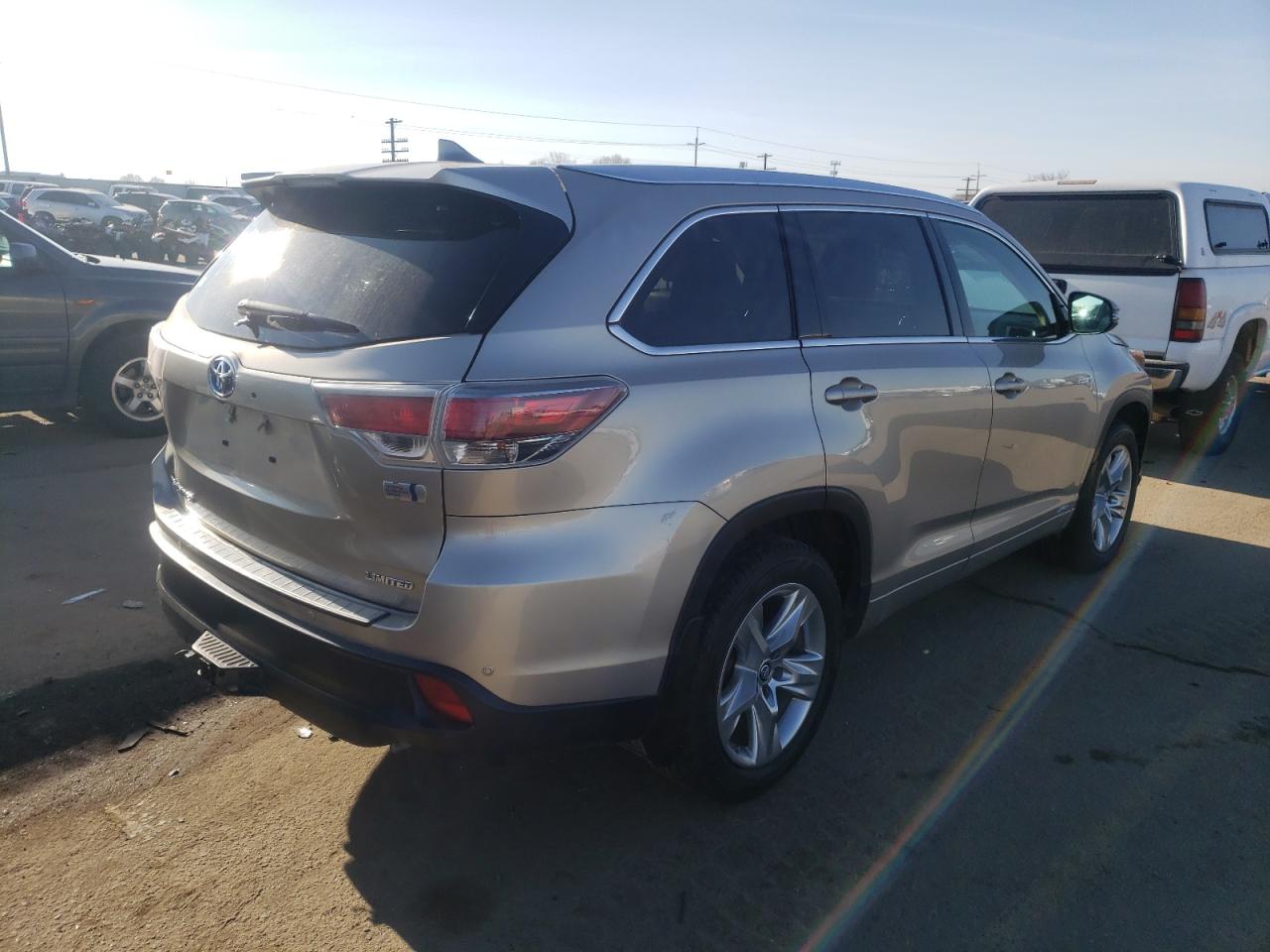 Photo 4 from auction – 2016 TOYOTA HIGHLANDER with VIN 5TDDCRFH6GS019931