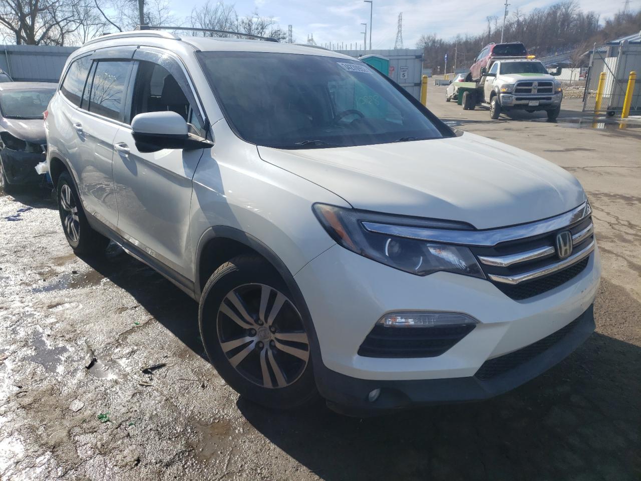 HONDA PILOT EXL 2016 with VIN 5FNYF6H60GB033976 - Photo from auction