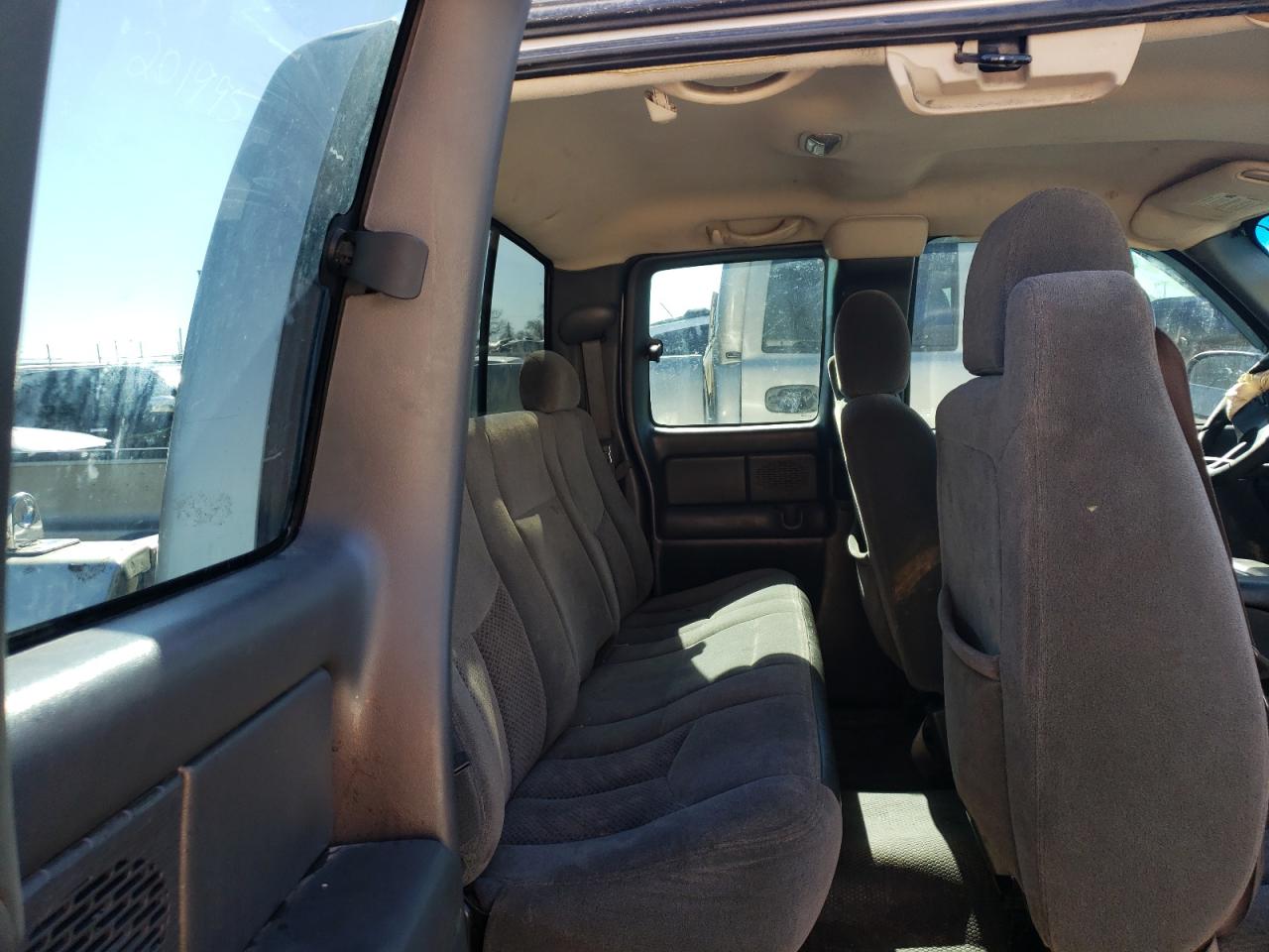 Photo 6 from auction – 2004 CHEVROLET SILVERADO with VIN 1GCEC19X14Z131927