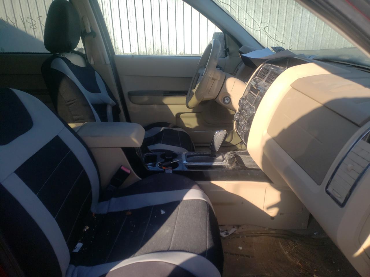 Photo 5 from auction – 2008 FORD ESCAPE with VIN 1FMCU94178KA62371