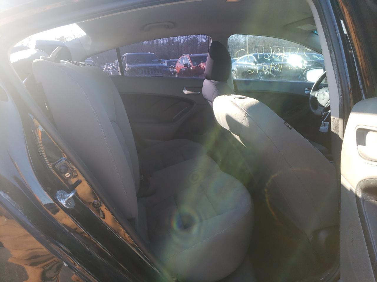 Photo 6 from auction – 2017 KIA FORTE LX with VIN 3KPFK4A79HE095135