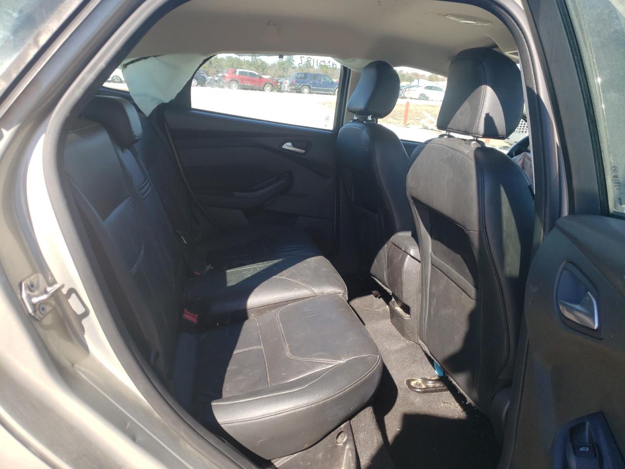 Photo 6 from auction – 2015 FORD FOCUS SE with VIN 1FADP3K20FL384713