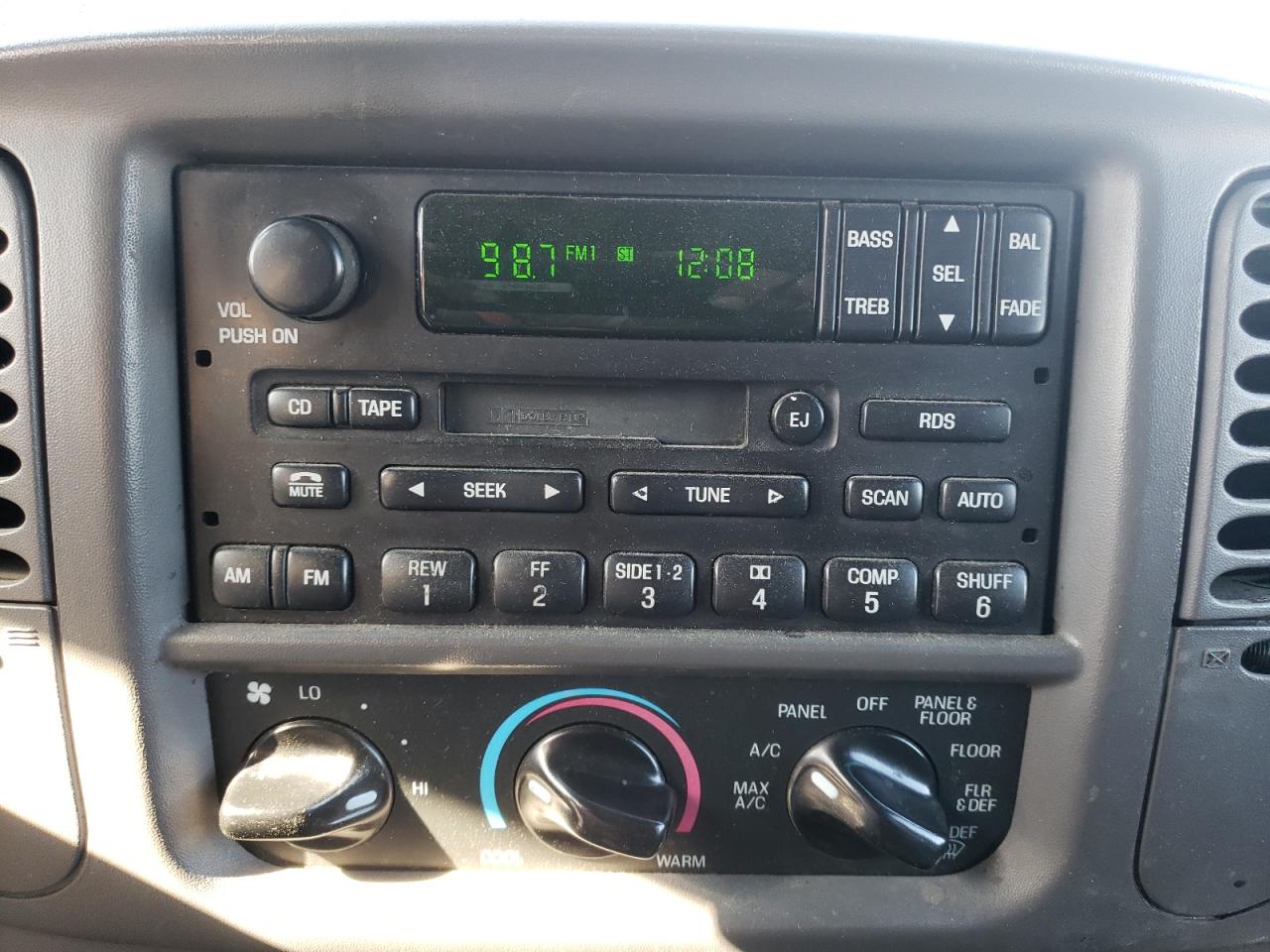 Photo 9 from auction – 2001 FORD EXPEDITION with VIN 1FMRU15WX1LB66696
