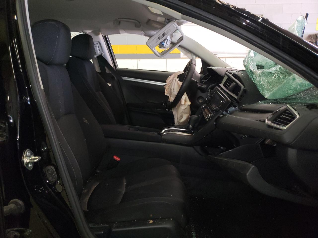 Photo 5 from auction – 2017 HONDA CIVIC LX with VIN 19XFC2F59HE212575