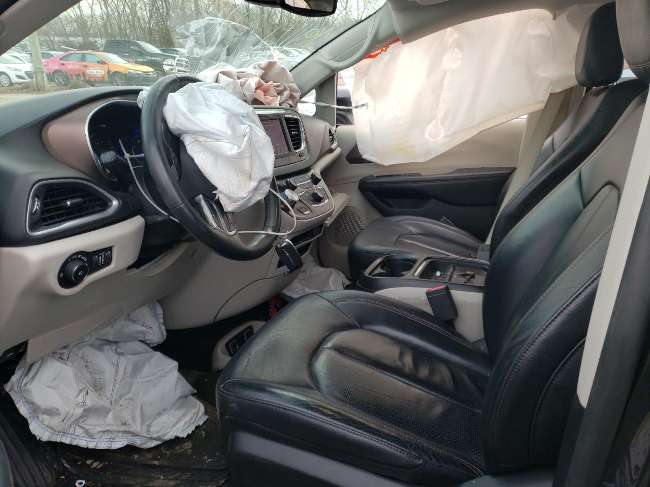 Photo 5 from auction – 2019 CHRYSLER PACIFICA T with VIN 2C4RC1BGXKR685633