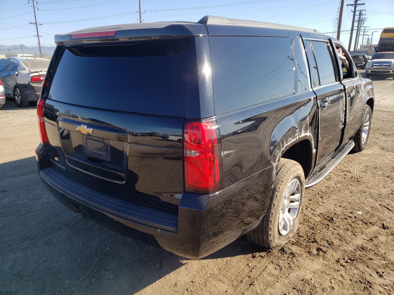 Photo 4 from auction – 2018 CHEVROLET SUBURBAN C with VIN 1GNSCHKC8JR344234