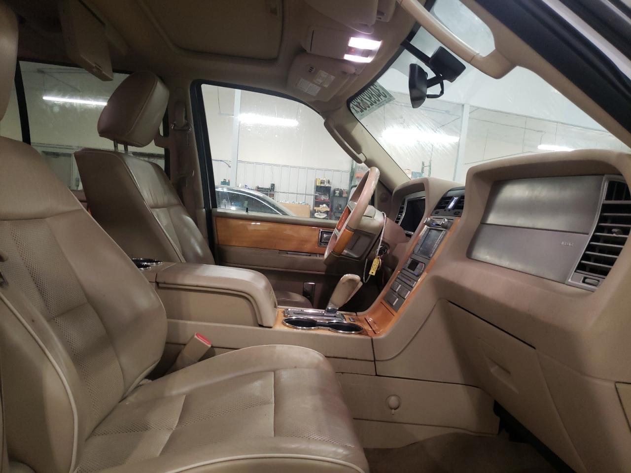 Photo 5 from auction – 2009 LINCOLN NAVIGATOR with VIN 5LMFU28519EJ01888