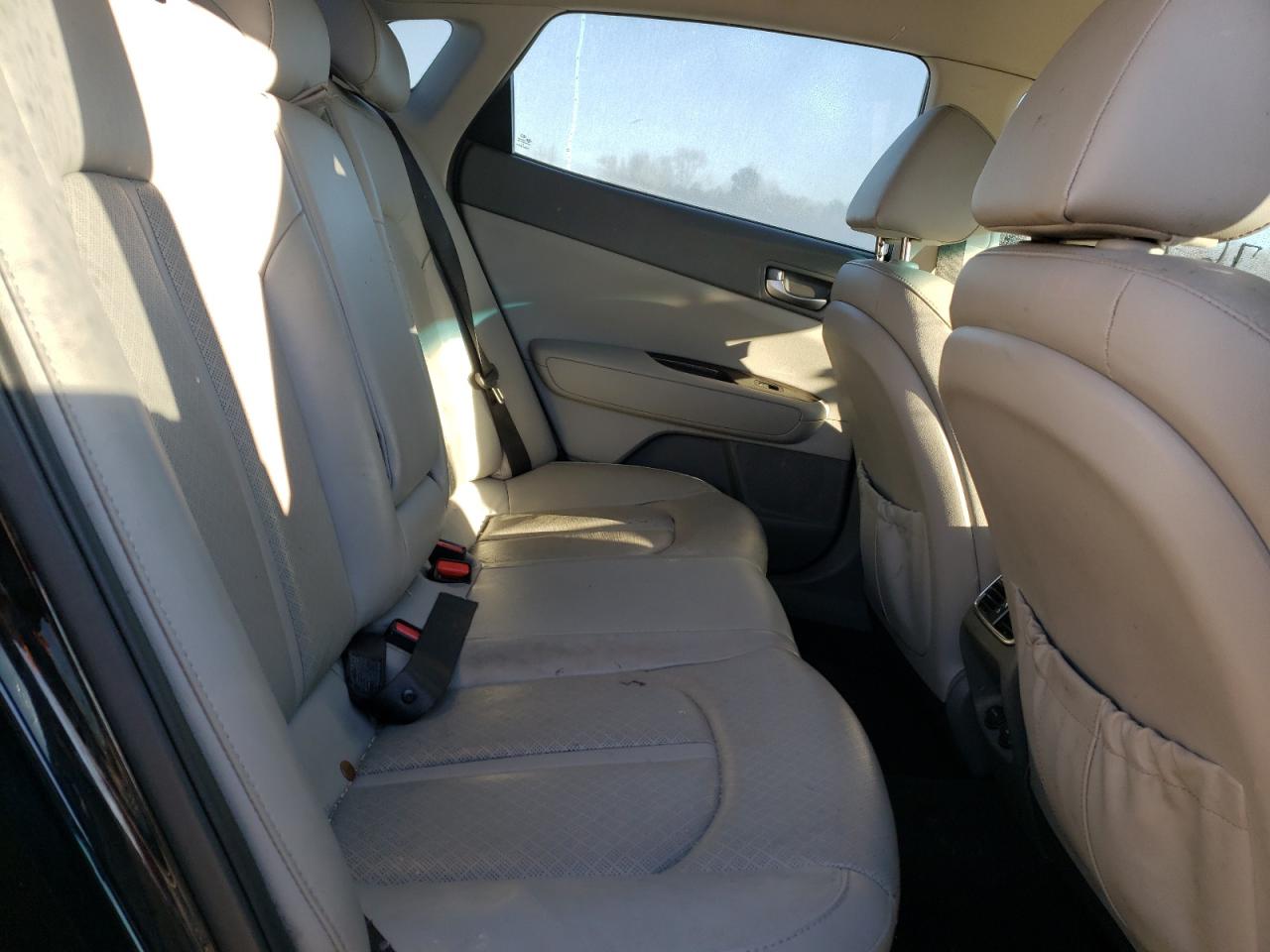 Photo 6 from auction – 2017 KIA OPTIMA EX with VIN 5XXGU4L34HG158285