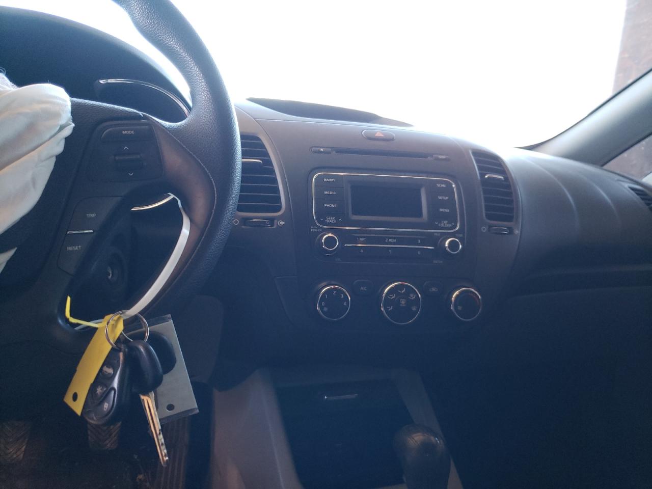 Photo 9 from auction – 2015 KIA FORTE LX with VIN KNAFK4A64F5401896
