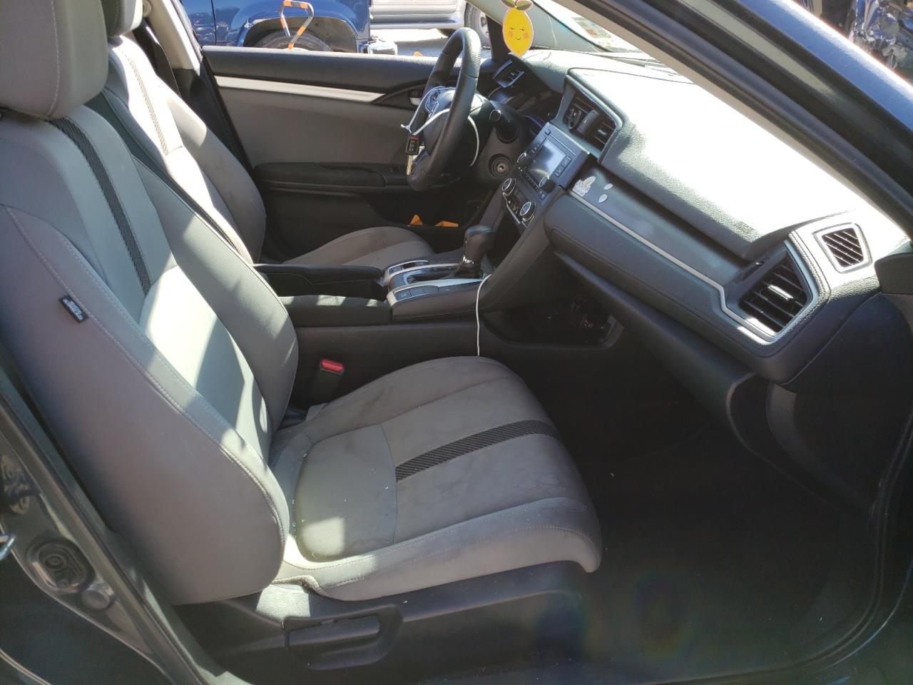 Photo 5 from auction – 2017 HONDA CIVIC LX with VIN 19XFC2F50HE013723
