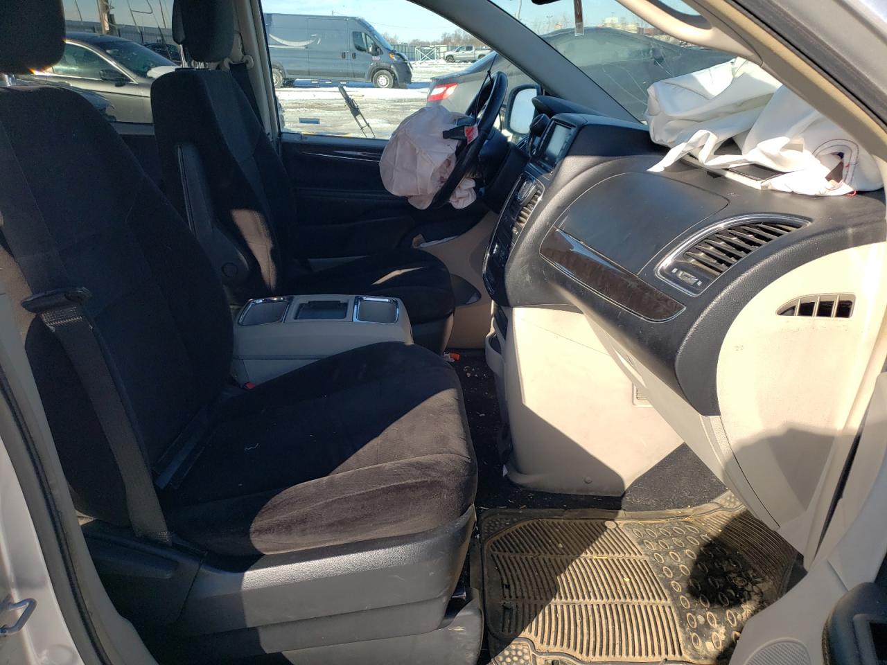Photo 5 from auction – 2012 CHRYSLER TOWN & COU with VIN 2C4RC1BG5CR297579