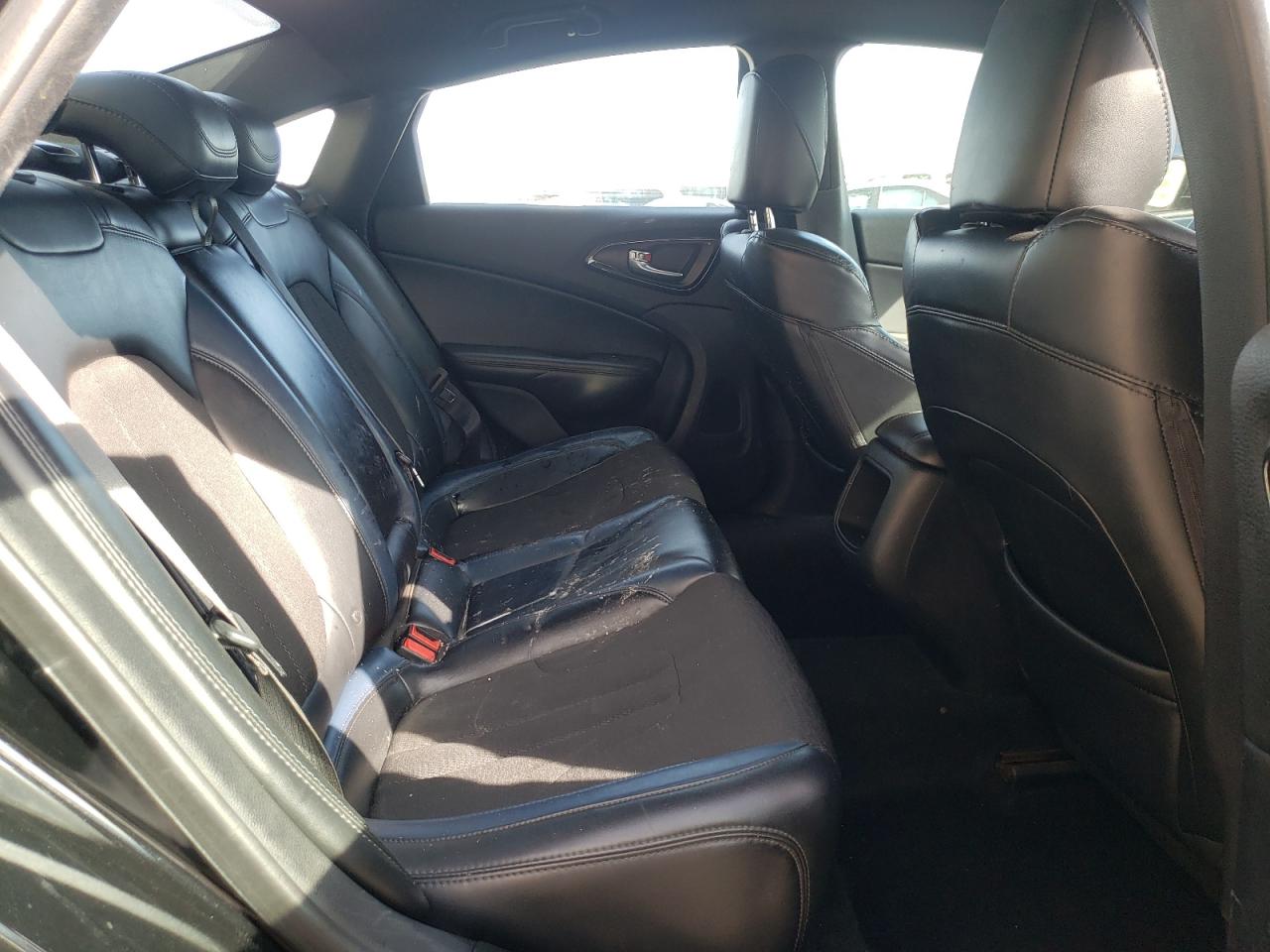 Photo 6 from auction – 2015 CHRYSLER 200 S with VIN 1C3CCCBG2FN516294