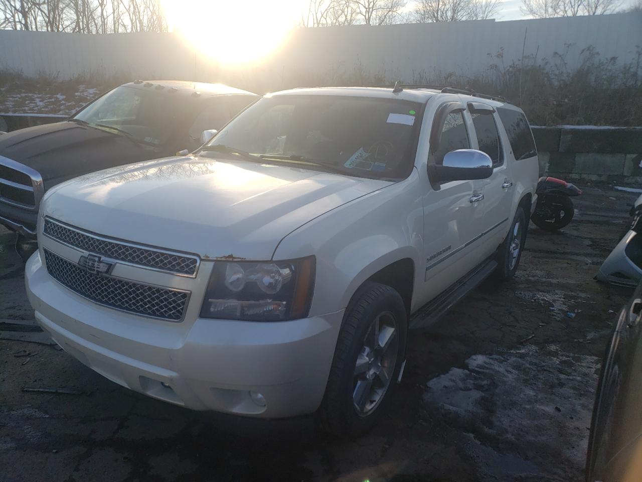 Photo 2 from auction – 2011 CHEVROLET SUBURBAN K with VIN 1GNSKKE32BR247852