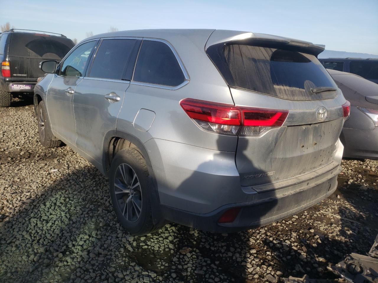 Photo 3 from auction – 2017 TOYOTA HIGHLANDER with VIN 5TDBZRFH2HS462844
