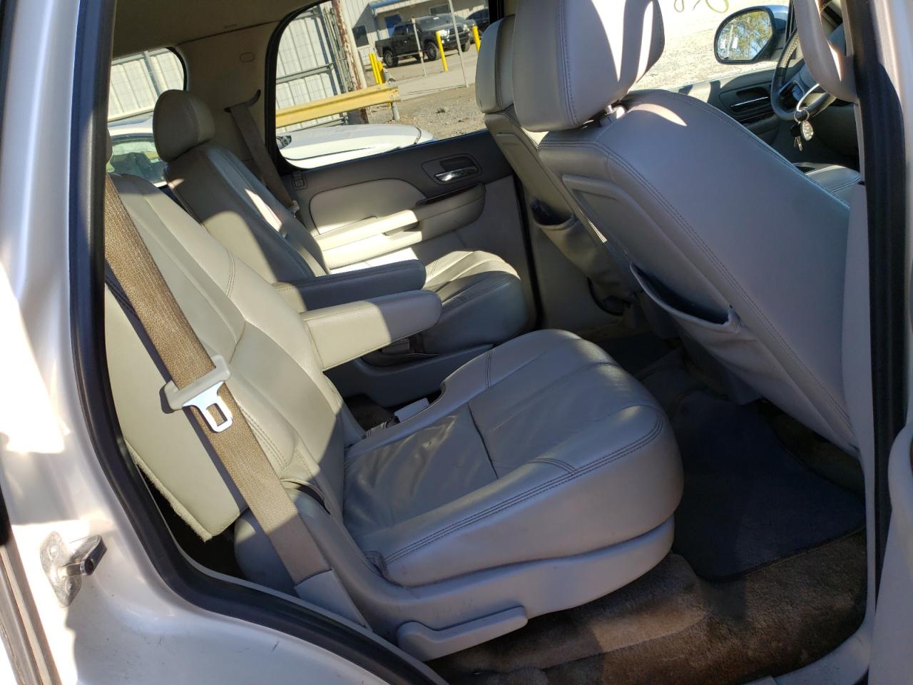 Photo 6 from auction – 2008 GMC YUKON with VIN 1GKFC13098R222437