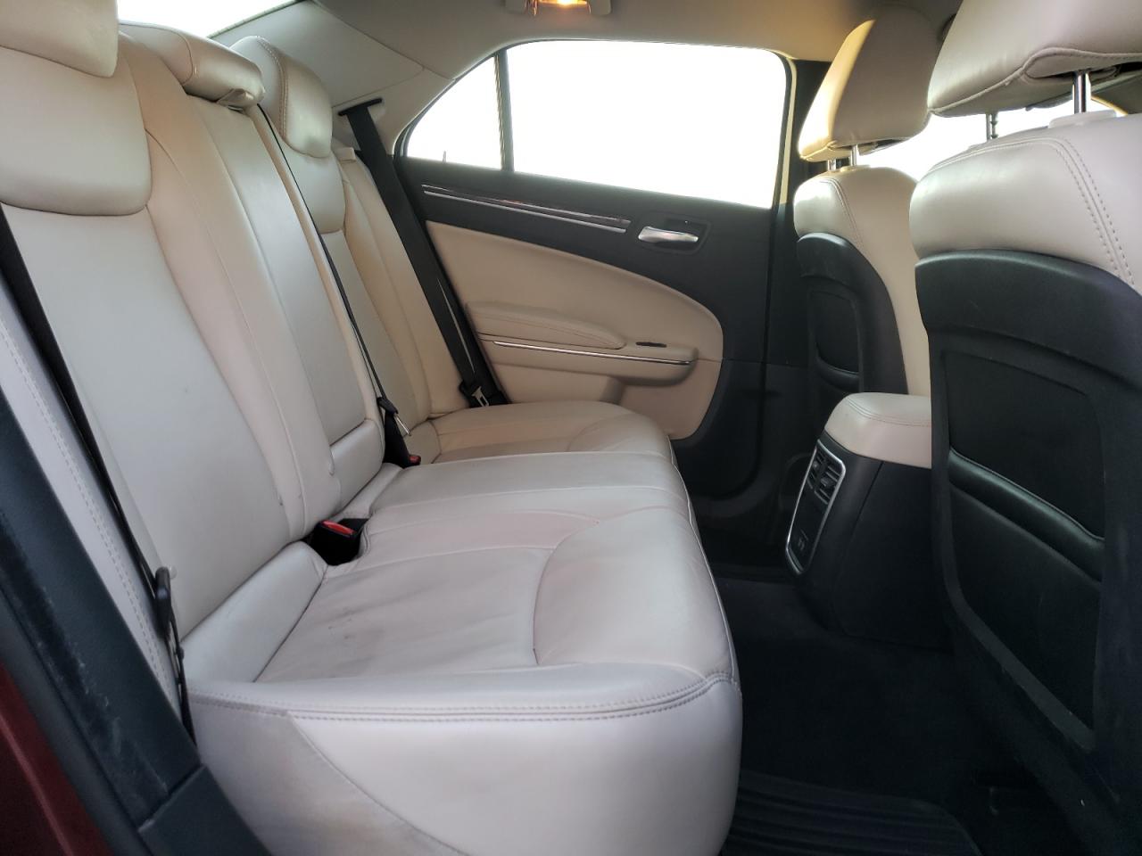 Photo 6 from auction – 2017 CHRYSLER 300 LIMITE with VIN 2C3CCAAG7HH647450