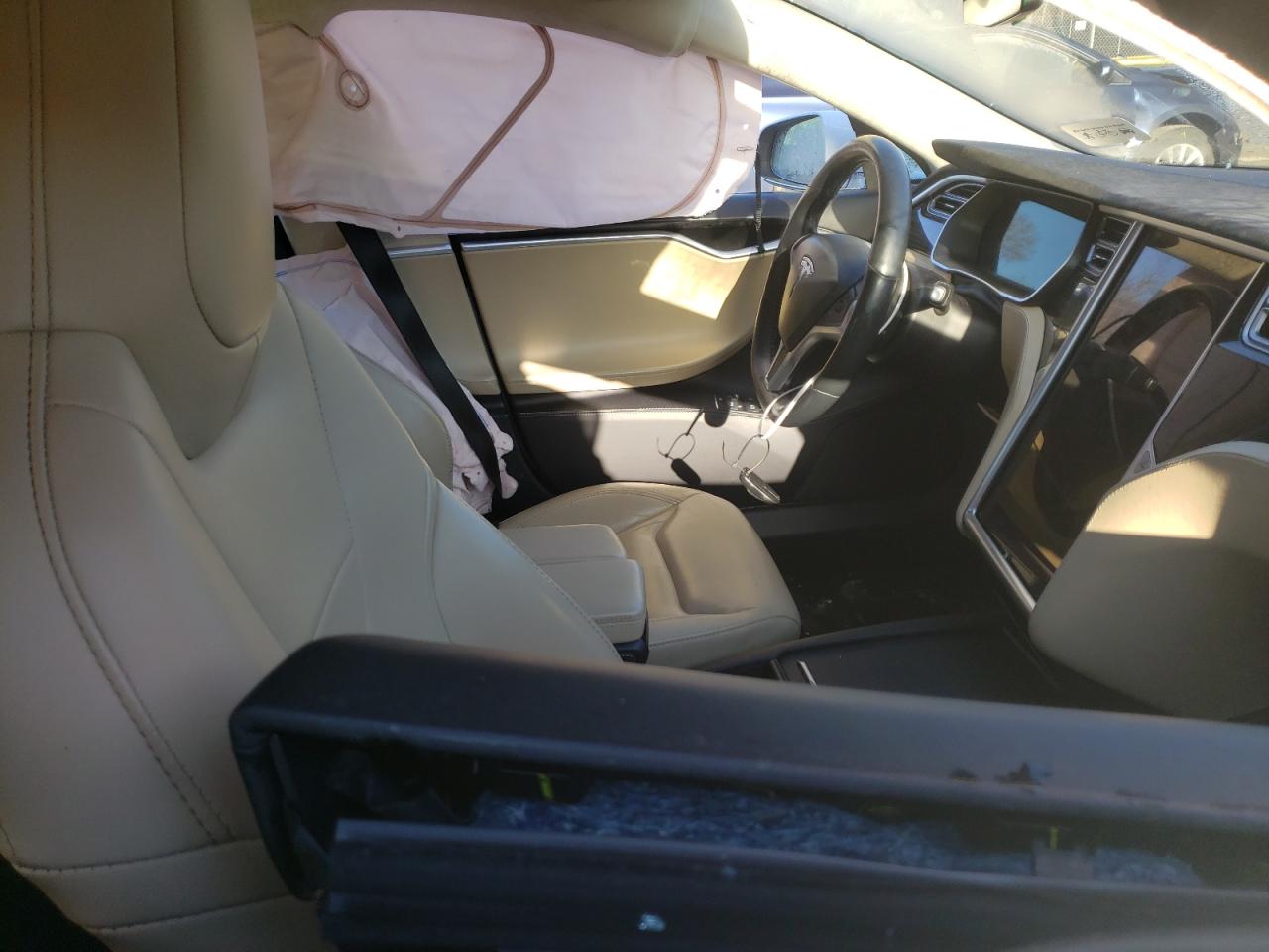 Photo 5 from auction – 2016 TESLA MODEL S with VIN 5YJSA1E20GF159795