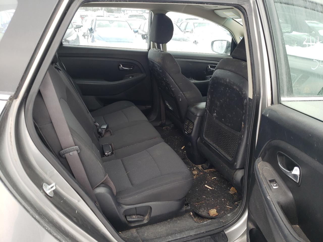 Photo 6 from auction – 2015 KIA RONDO with VIN KNAHU8A33F7086433