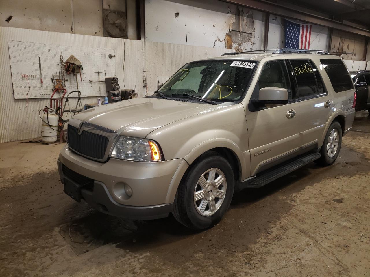 Photo 2 from auction – 2004 LINCOLN NAVIGATOR with VIN 5LMFU28R24LJ23292