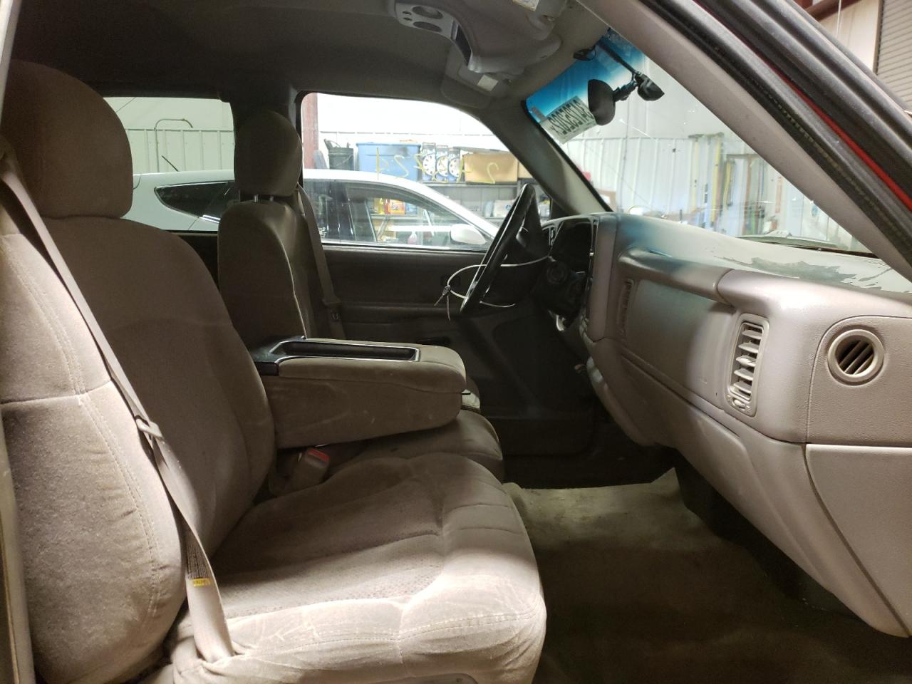 Photo 5 from auction – 2000 CHEVROLET SILVERADO with VIN 1GCEK19T7YE358780
