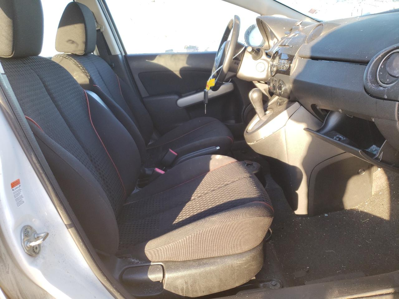 Photo 5 from auction – 2011 MAZDA MAZDA2 with VIN JM1DE1HZXB0118782