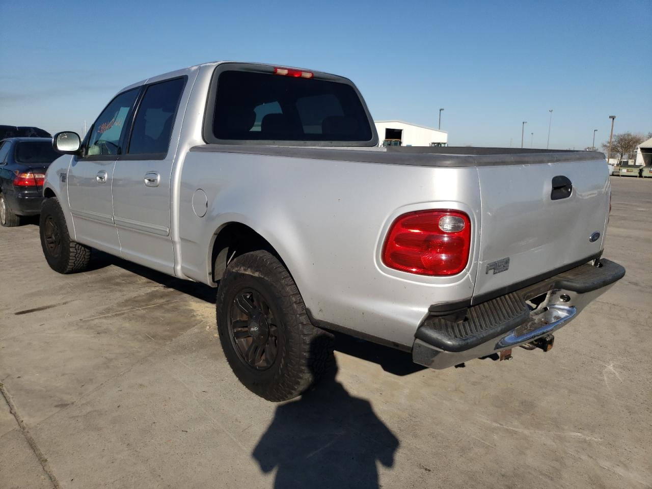 Photo 3 from auction – 2002 FORD F150 SUPER with VIN 1FTRW07L02KB89553