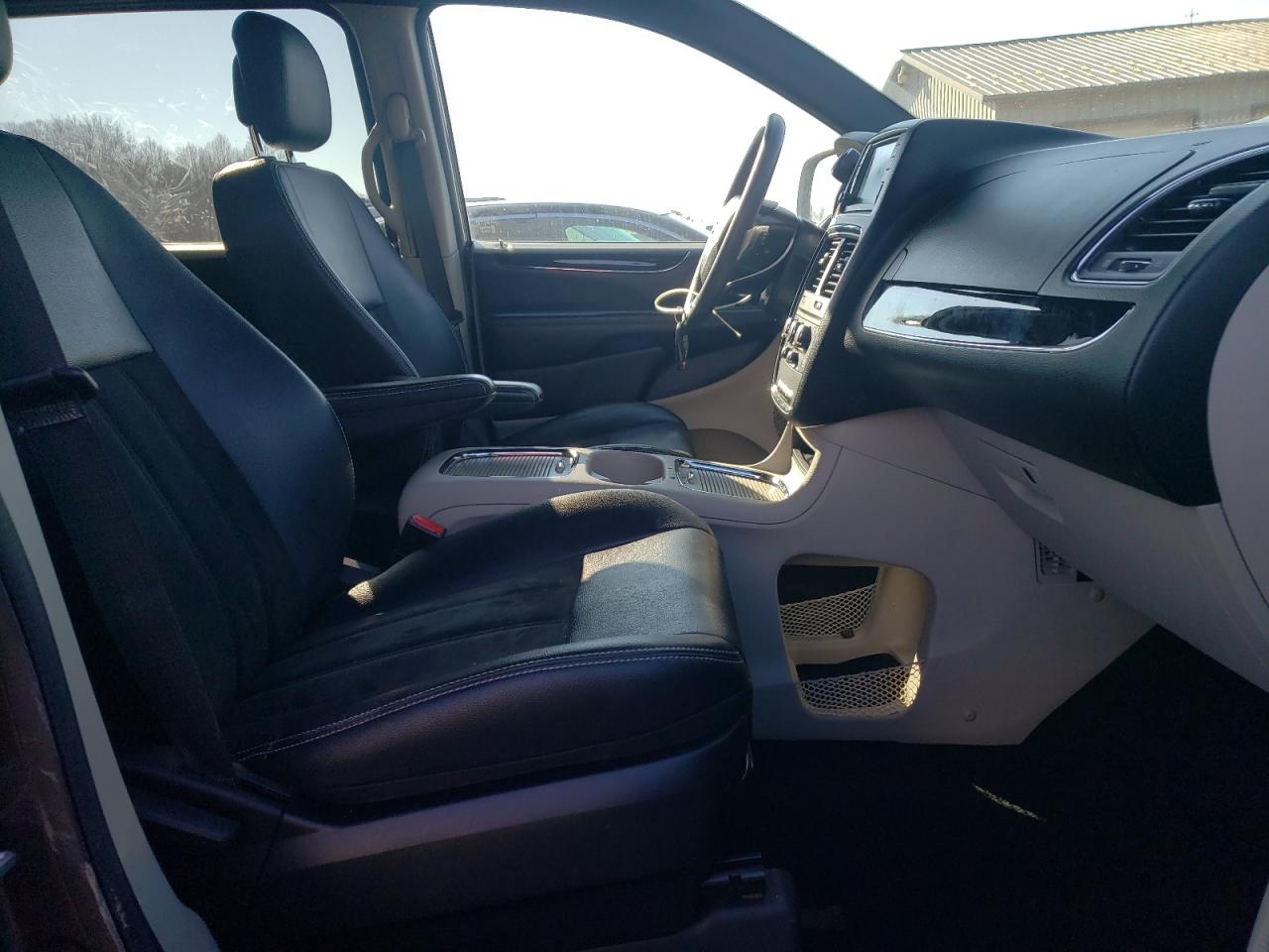 Photo 5 from auction – 2019 DODGE GRAND CARA with VIN 2C4RDGCGXKR562445