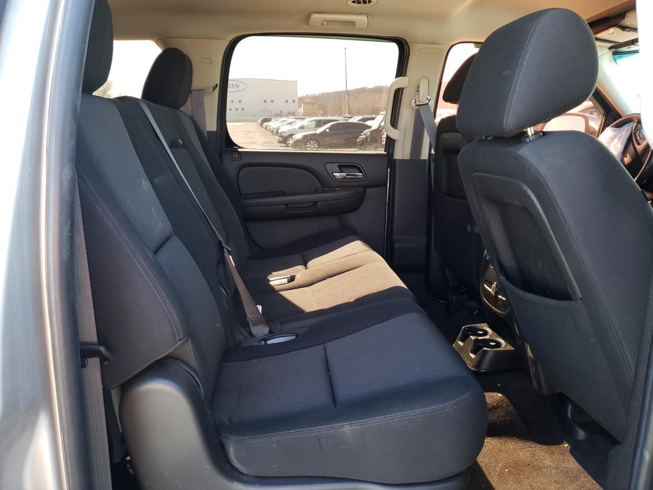 Photo 6 from auction – 2014 CHEVROLET SUBURBAN K with VIN 1GNSKHE74ER158908