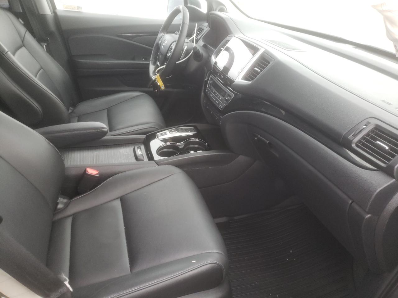 Photo 5 from auction – 2018 HONDA PILOT TOUR with VIN 5FNYF6H97JB009854