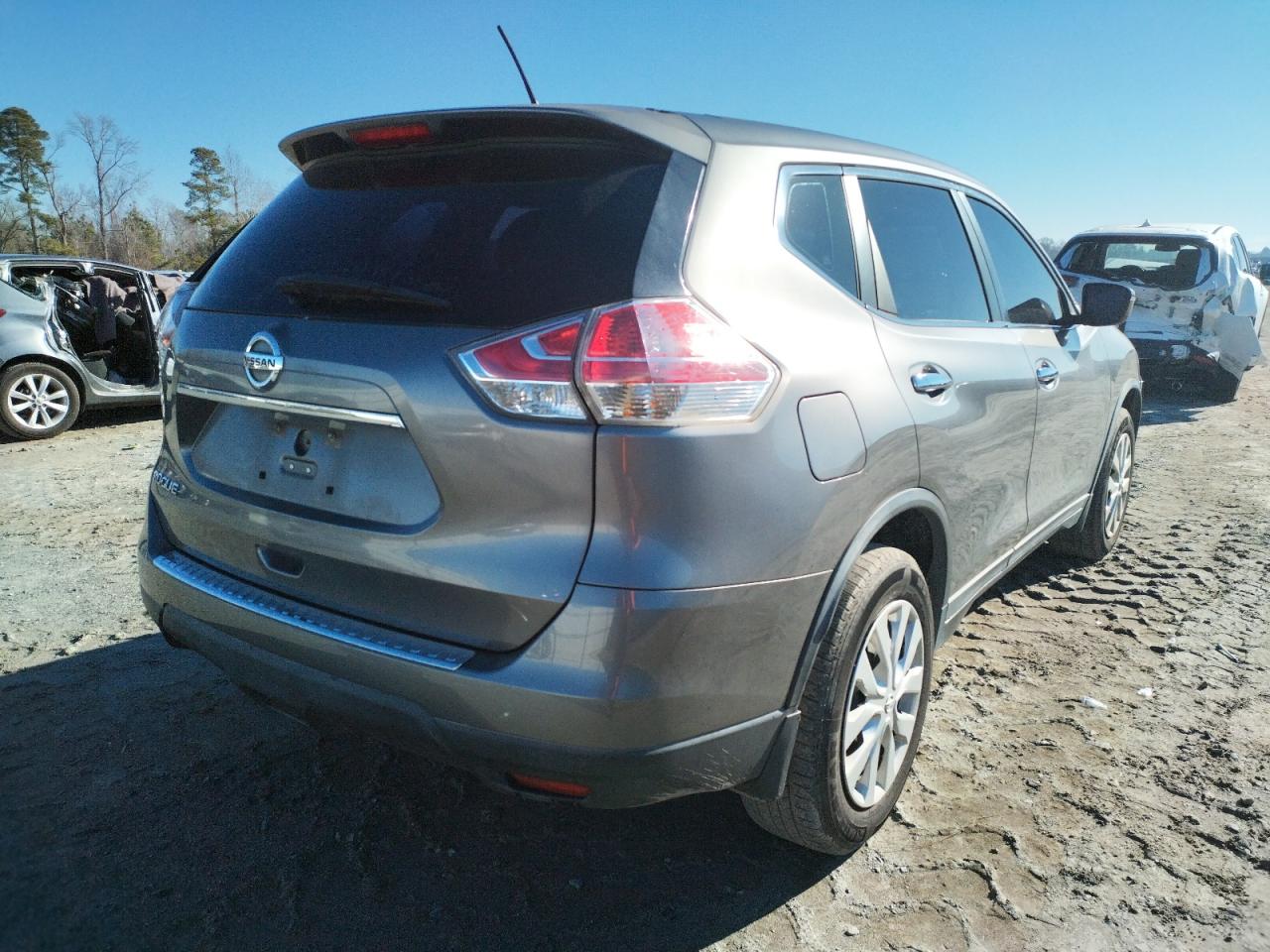 Photo 4 from auction – 2015 NISSAN ROGUE S with VIN KNMAT2MT6FP588532