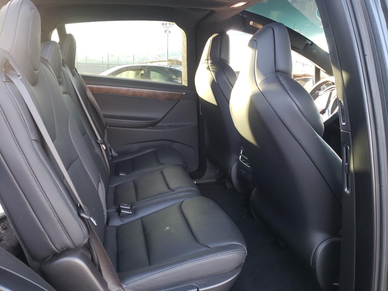 Photo 6 from auction – 2017 TESLA MODEL X with VIN 5YJXCDE2XHF065538