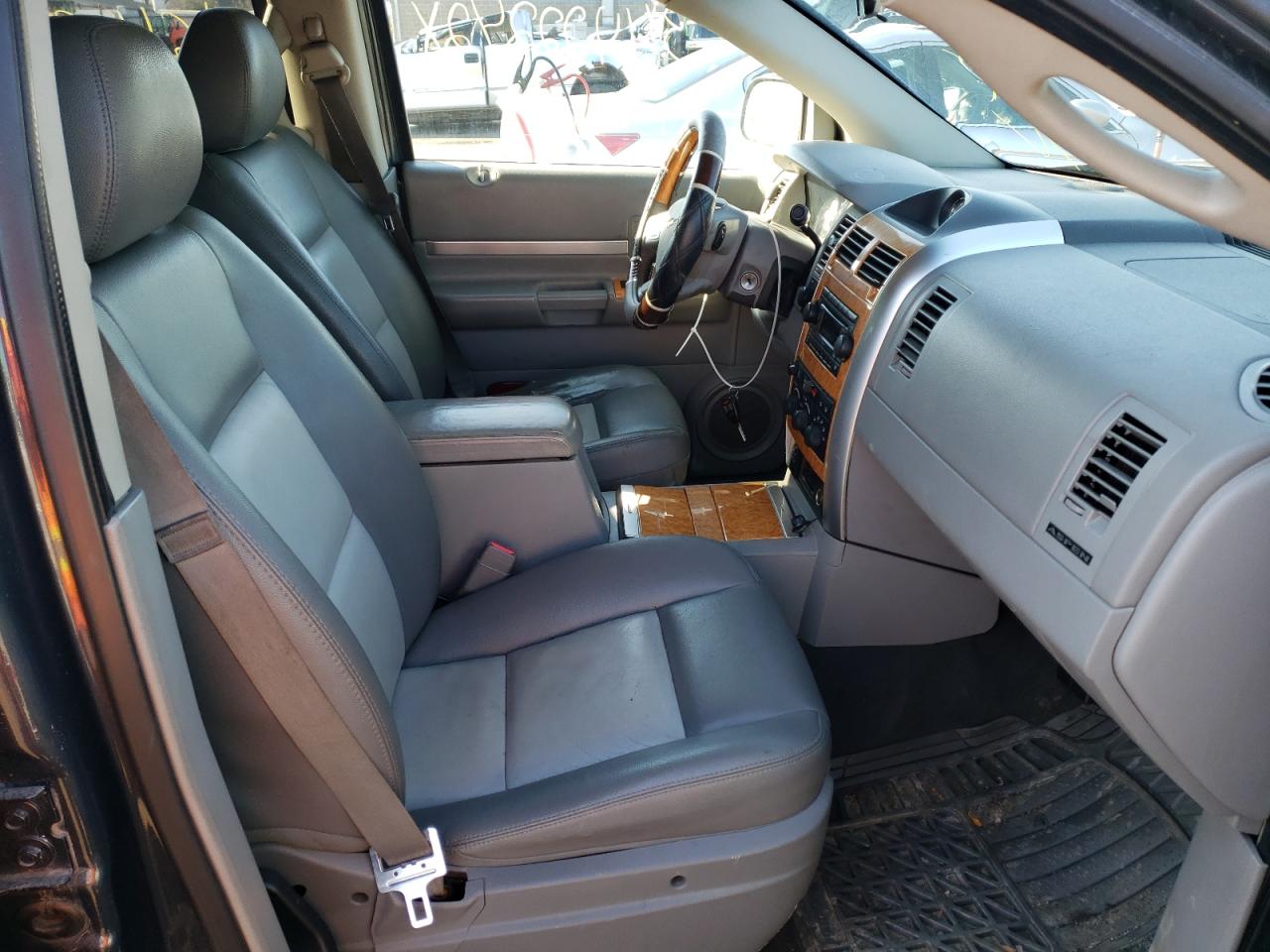 Photo 5 from auction – 2007 CHRYSLER ASPEN LIMI with VIN 1A8HW58N57F557548