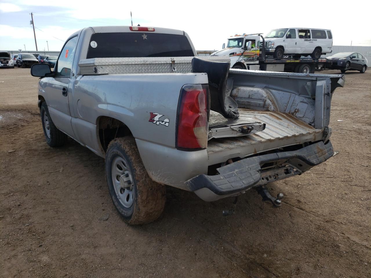 Photo 3 from auction – 2005 CHEVROLET SILVERADO with VIN 1GCEK14V05Z271686