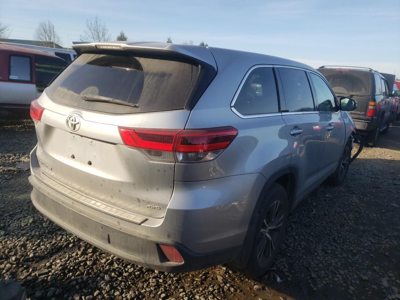 Photo 4 from auction – 2017 TOYOTA HIGHLANDER with VIN 5TDBZRFH2HS462844