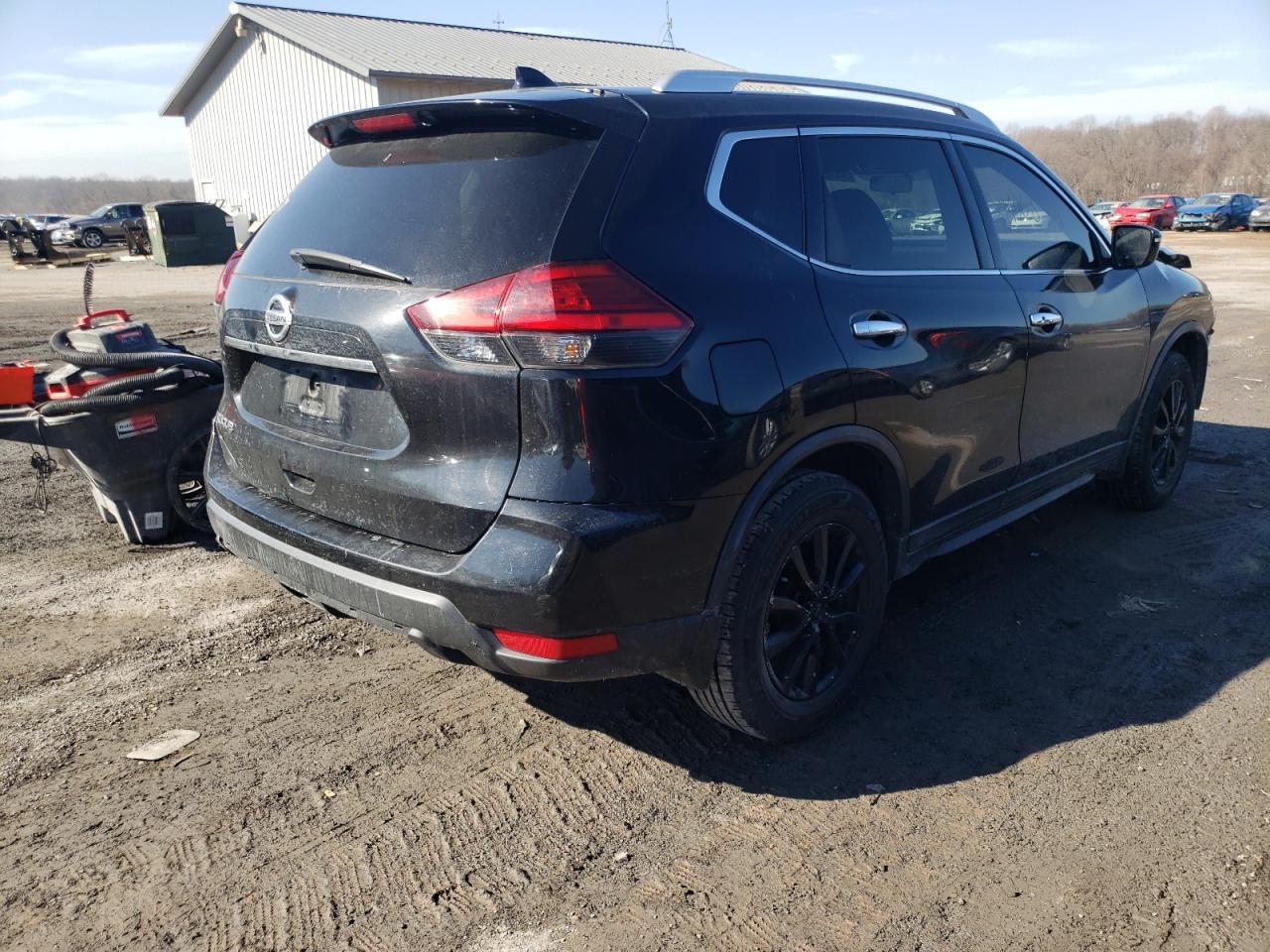 Photo 4 from auction – 2017 NISSAN ROGUE S with VIN KNMAT2MV8HP520446