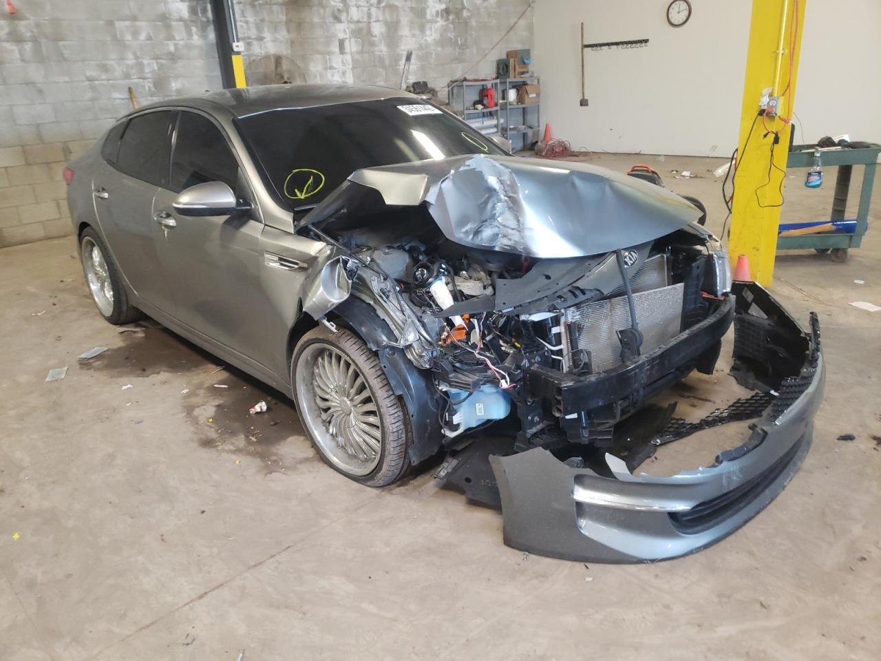 KIA OPTIMA EX 2016 with VIN 5XXGU4L30GG089724 - Photo from auction