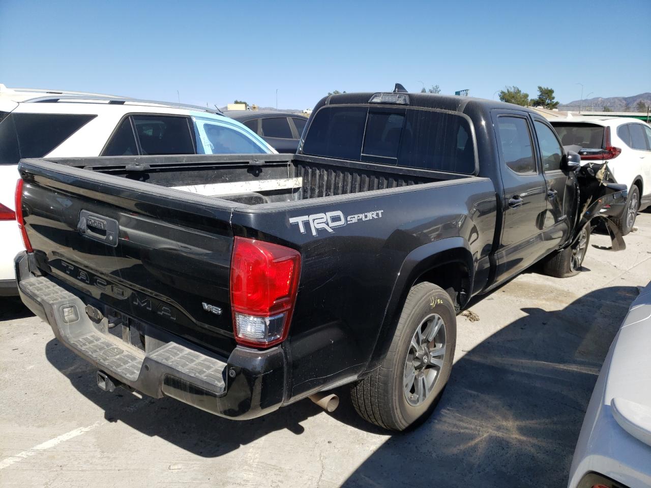 Photo 4 from auction – 2017 TOYOTA TACOMA DOU with VIN 3TMBZ5DN2HM009468