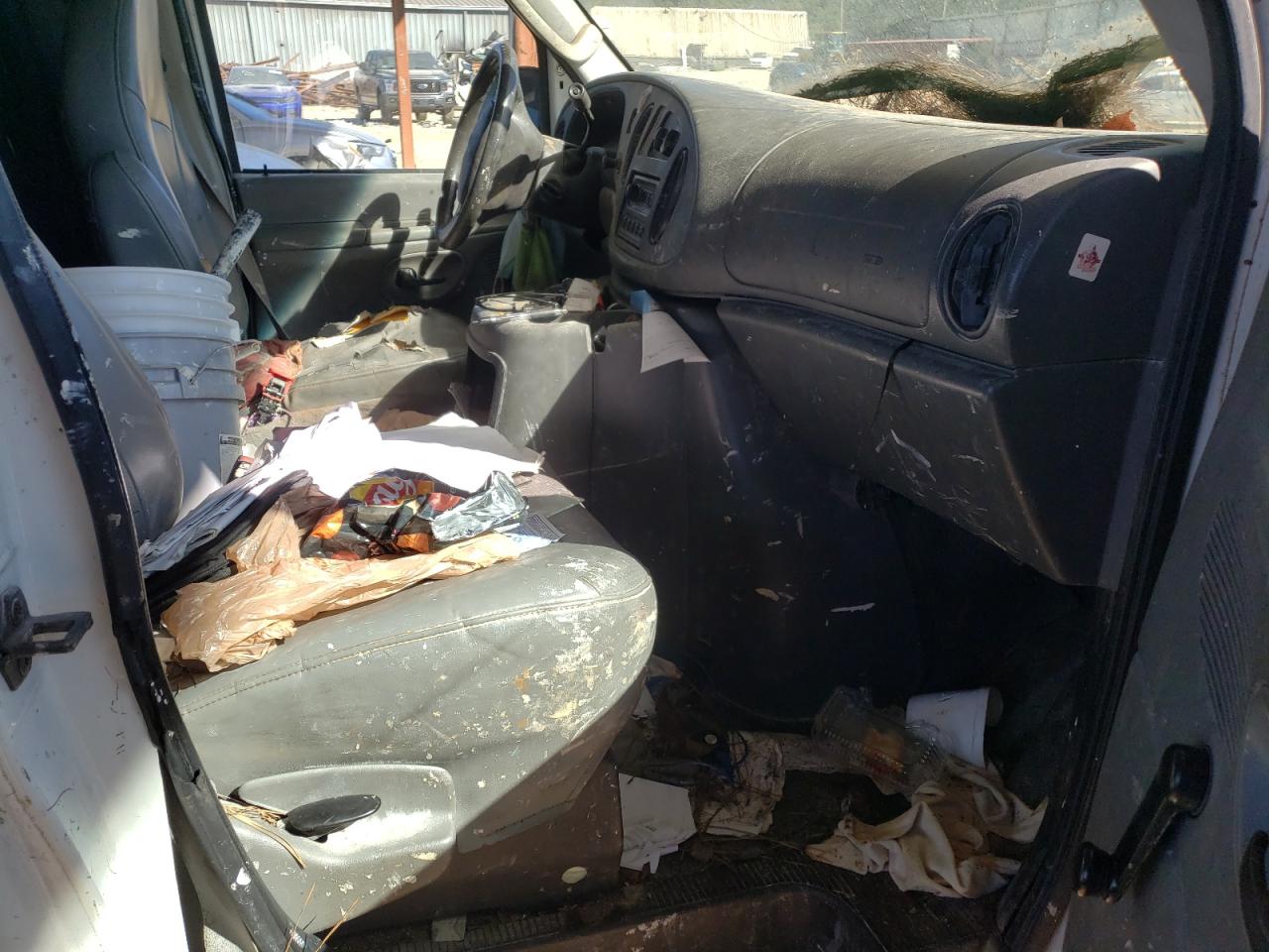 Photo 5 from auction – 2005 FORD ECONOLINE with VIN 1FTNE24L65HA54077