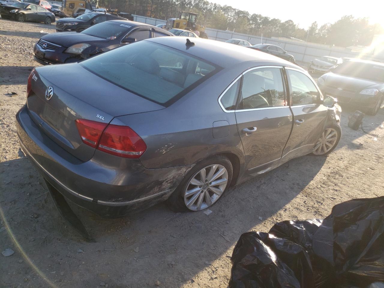 Photo 4 from auction – 2013 VOLKSWAGEN PASSAT SEL with VIN 1VWCP7A3XDC117192