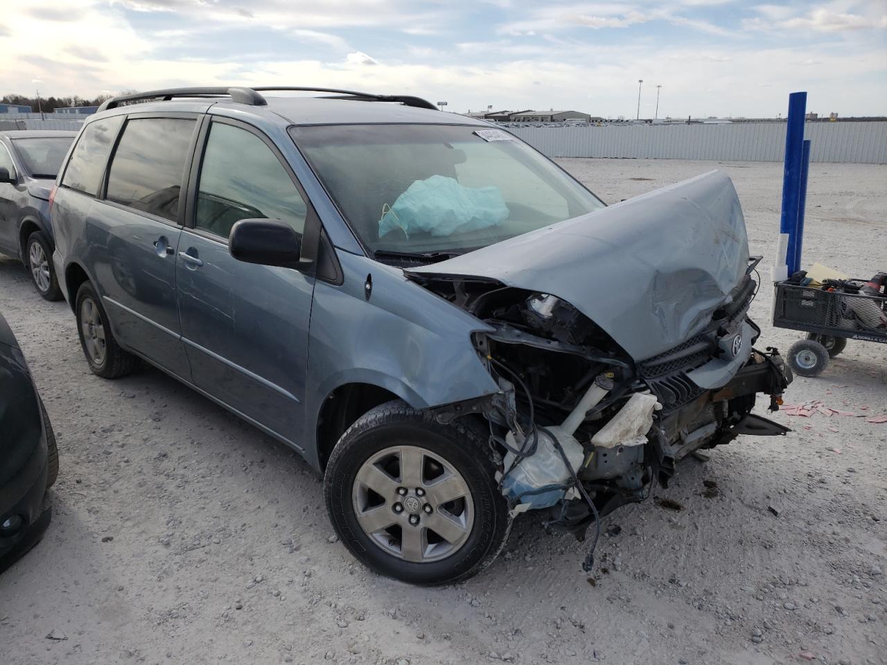 TOYOTA SIENNA CE 2004 with VIN 5TDZA23C04S026073 - Photo from auction