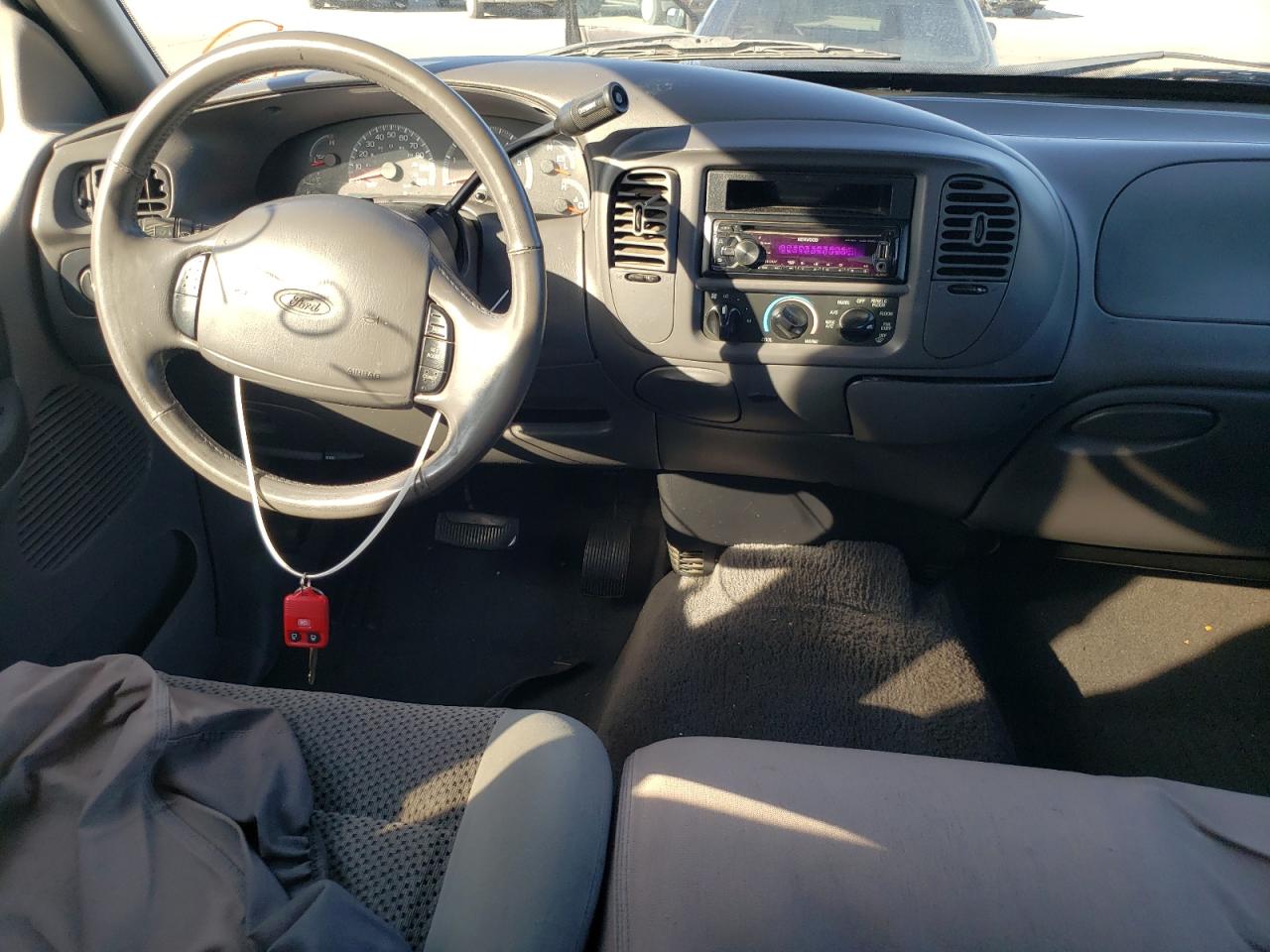 Photo 9 from auction – 2002 FORD F150 SUPER with VIN 1FTRW07L02KB89553